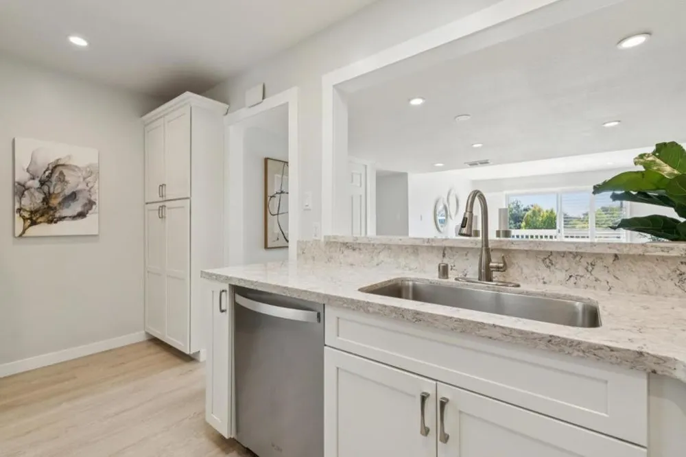 675 Sharon Park #307 Menlo Park, CA 94025