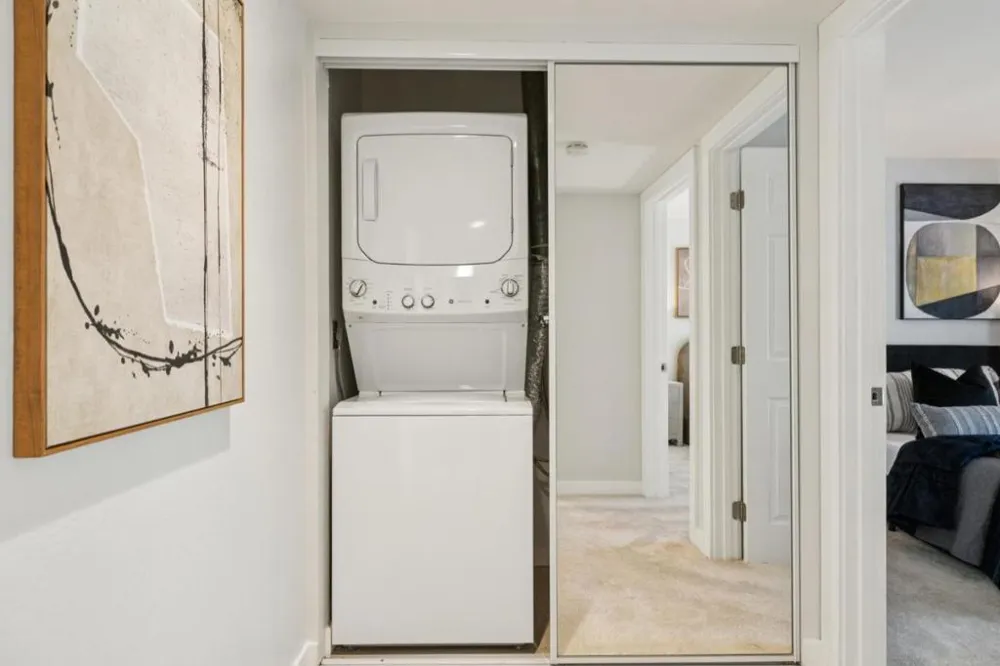 675 Sharon Park #307 Menlo Park, CA 94025