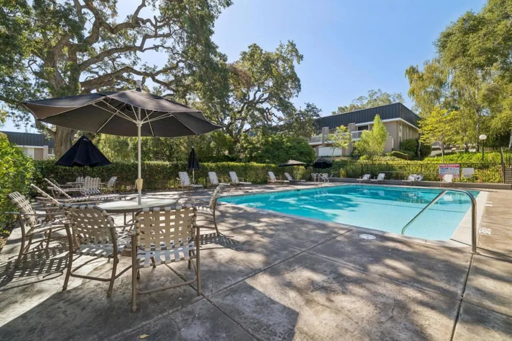 675 Sharon Park #307 Menlo Park, CA 94025