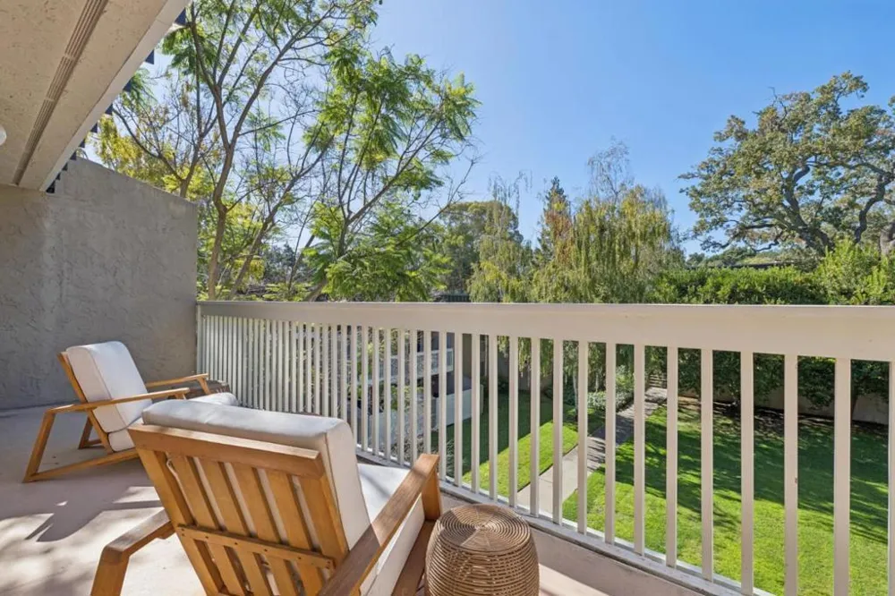 675 Sharon Park #307 Menlo Park, CA 94025
