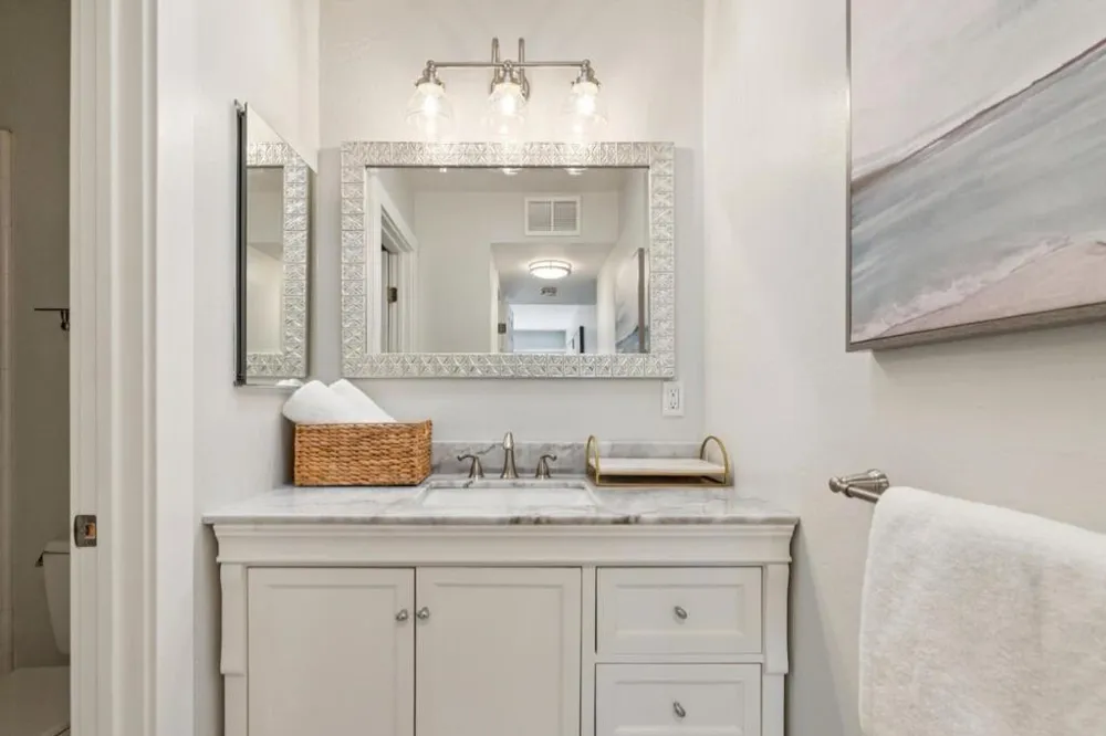 675 Sharon Park #307 Menlo Park, CA 94025