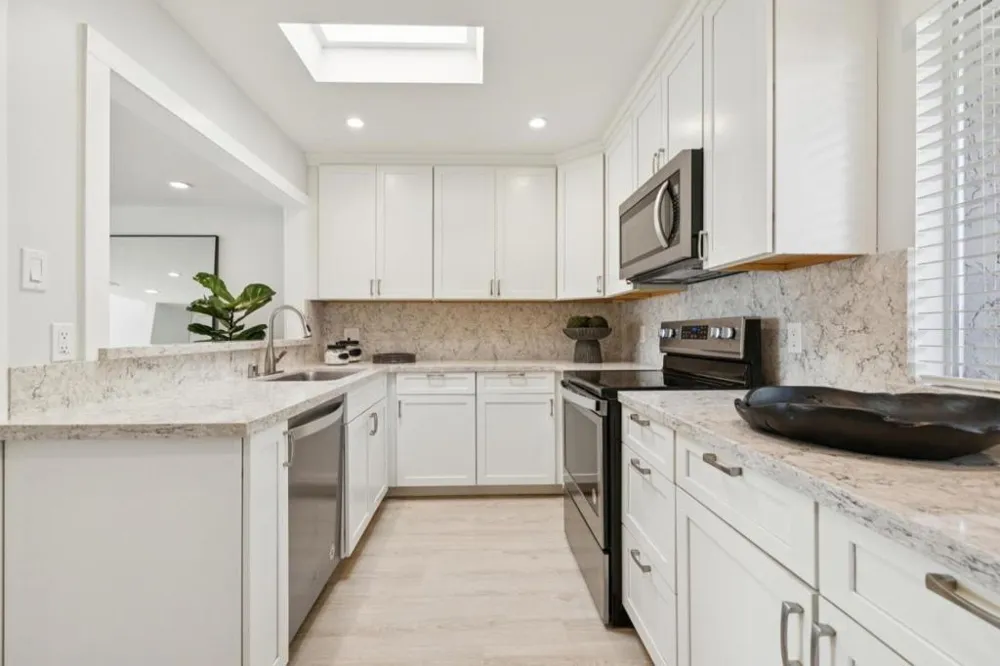 675 Sharon Park #307 Menlo Park, CA 94025