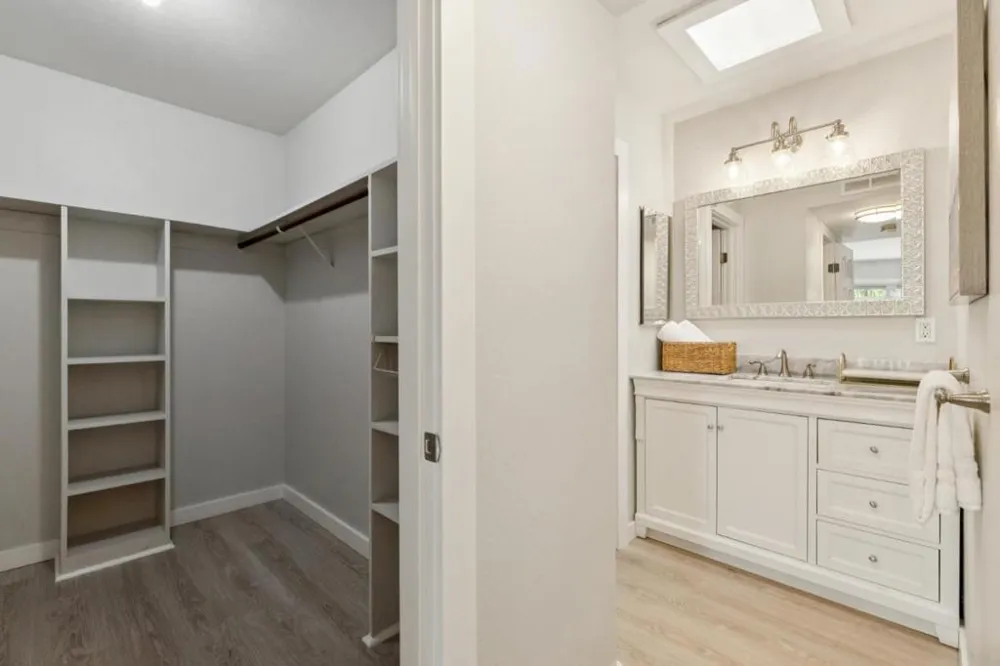 675 Sharon Park #307 Menlo Park, CA 94025