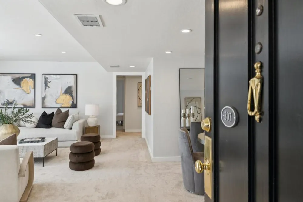 675 Sharon Park #307 Menlo Park, CA 94025