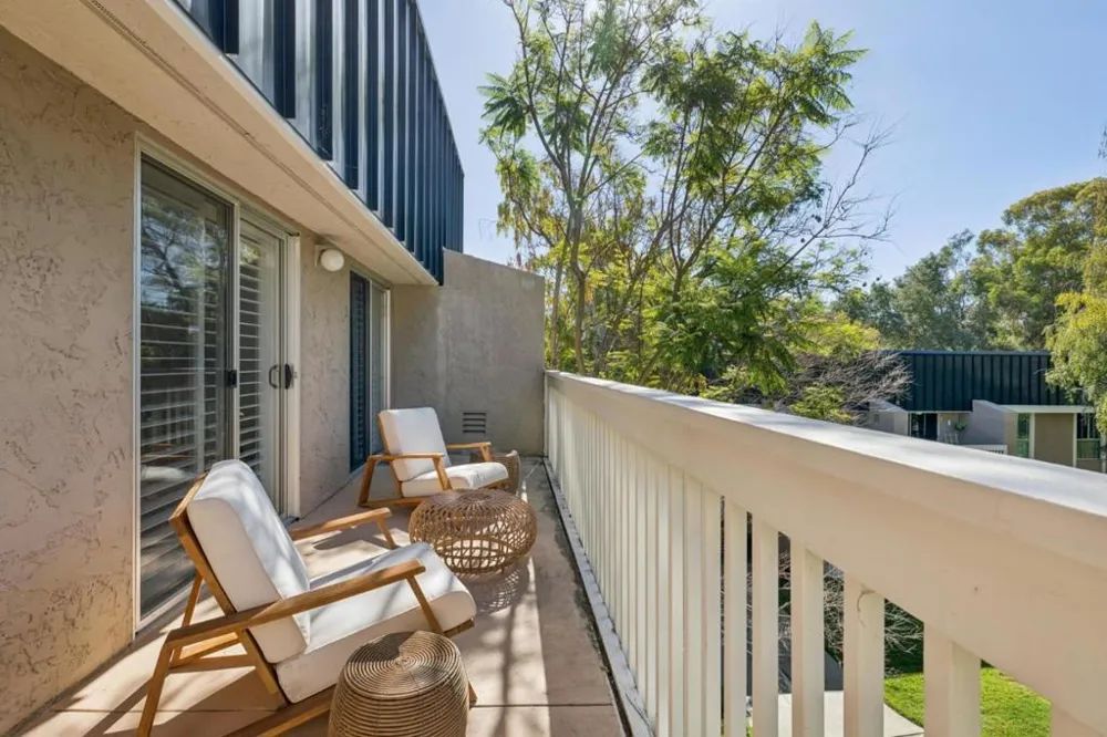 675 Sharon Park #307 Menlo Park, CA 94025