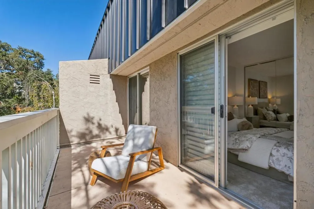 675 Sharon Park #307 Menlo Park, CA 94025