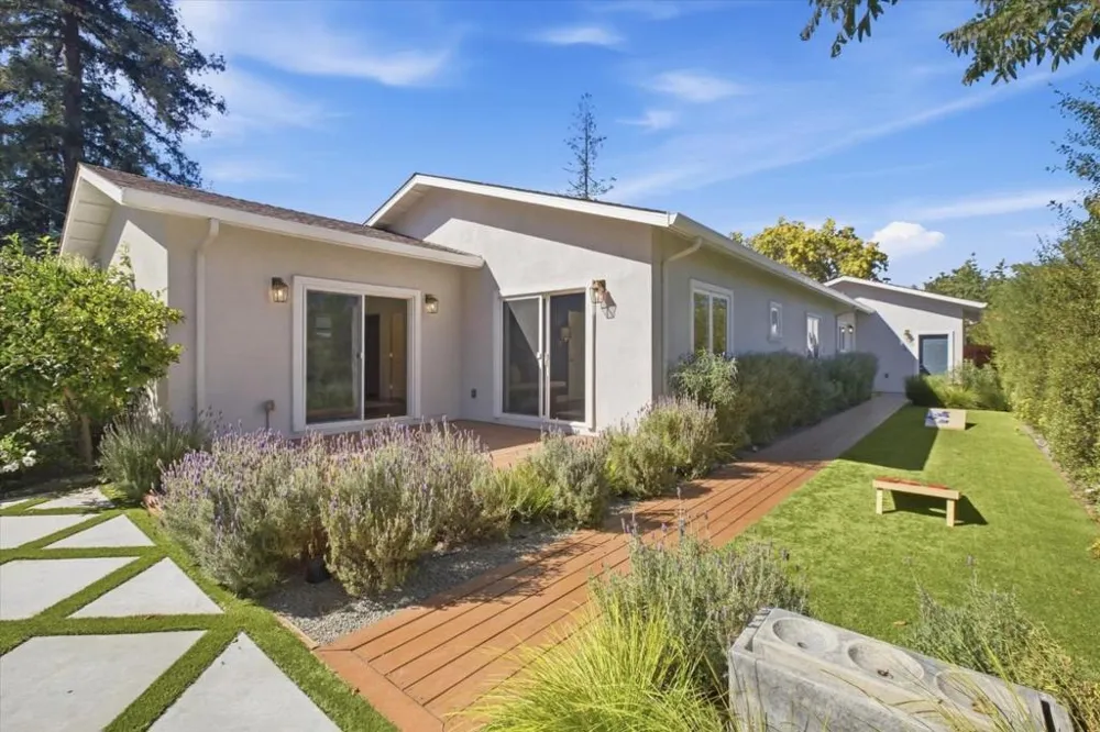 3494 Hoover Street Redwood City, CA 94063