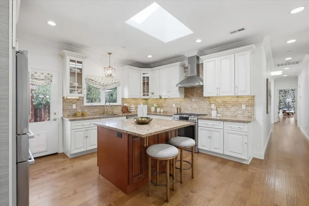 3494 Hoover Street Redwood City, CA 94063