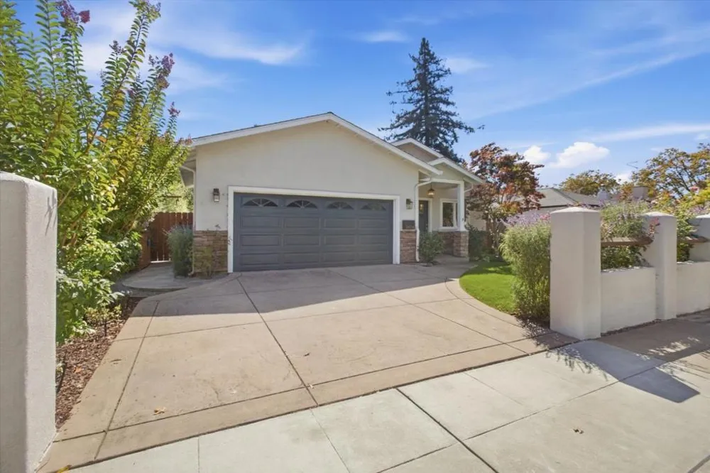3494 Hoover Street Redwood City, CA 94063