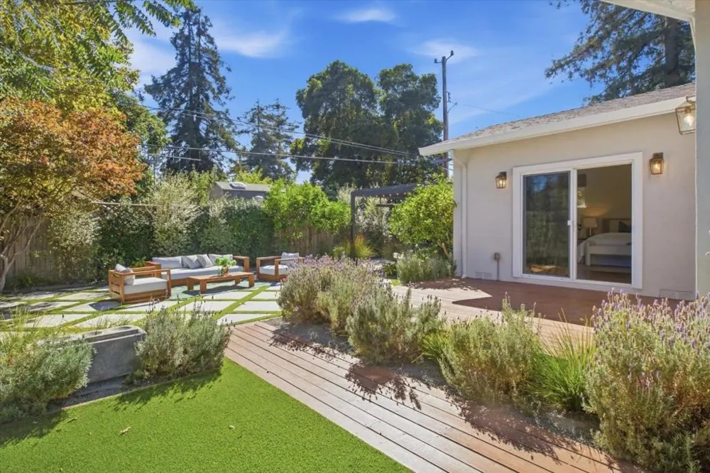 3494 Hoover Street Redwood City, CA 94063