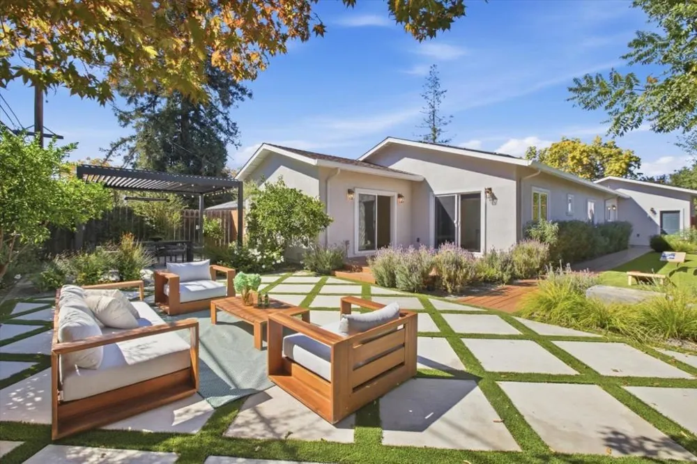 3494 Hoover Street Redwood City, CA 94063