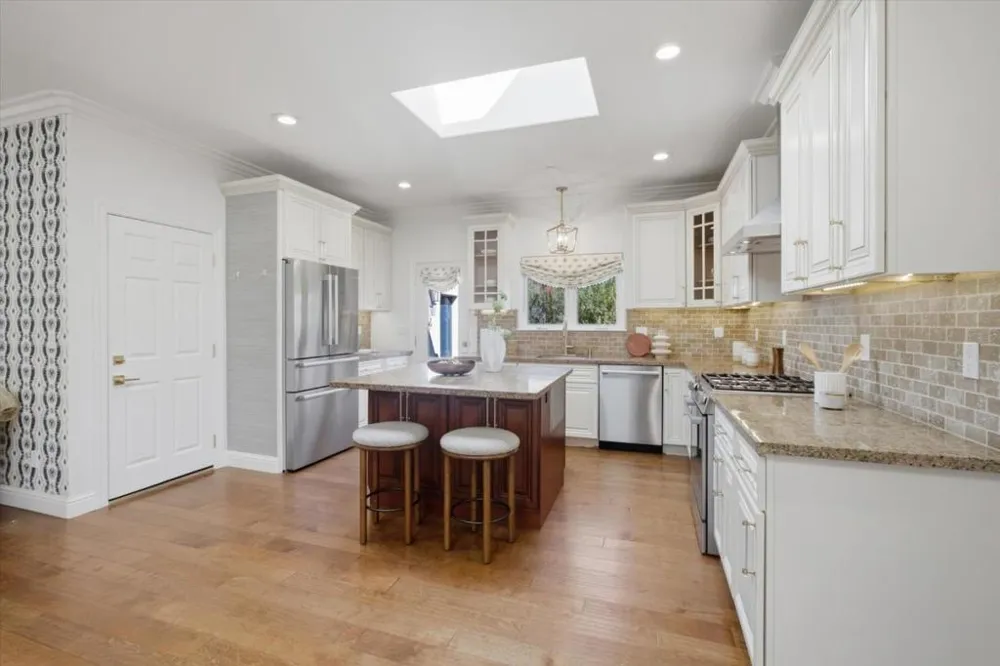 3494 Hoover Street Redwood City, CA 94063