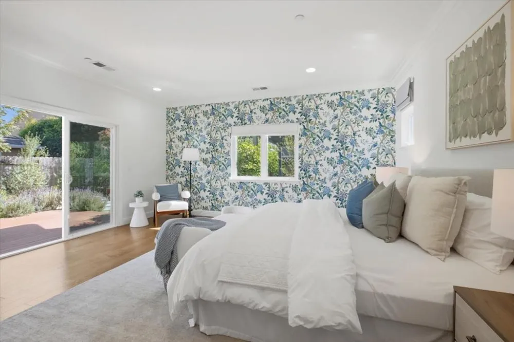 3494 Hoover Street Redwood City, CA 94063