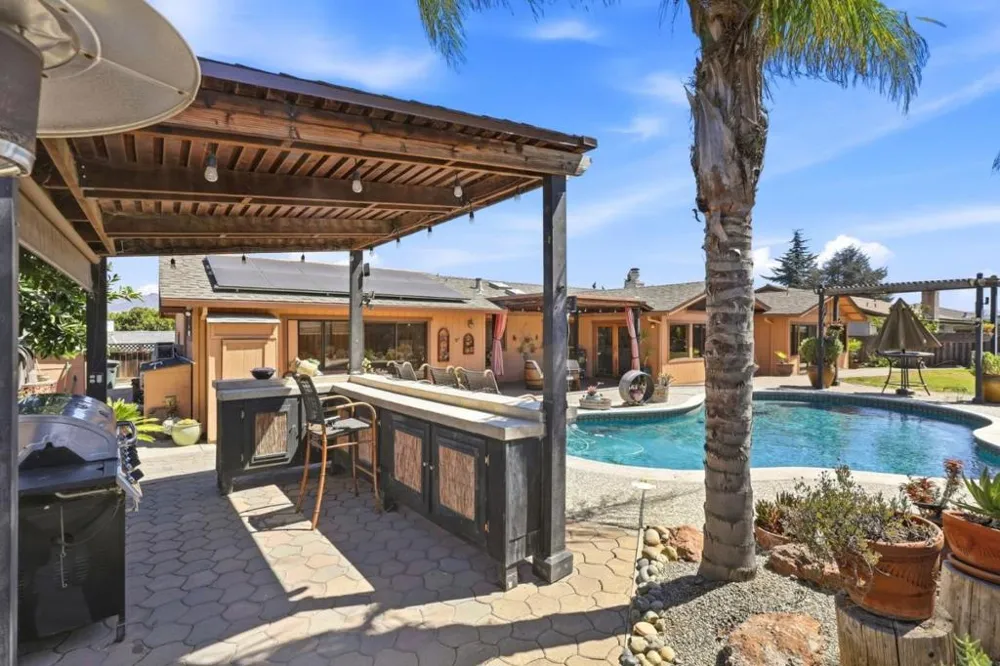 400 Donald Drive Hollister, CA 95023