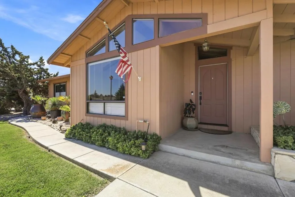400 Donald Drive Hollister, CA 95023