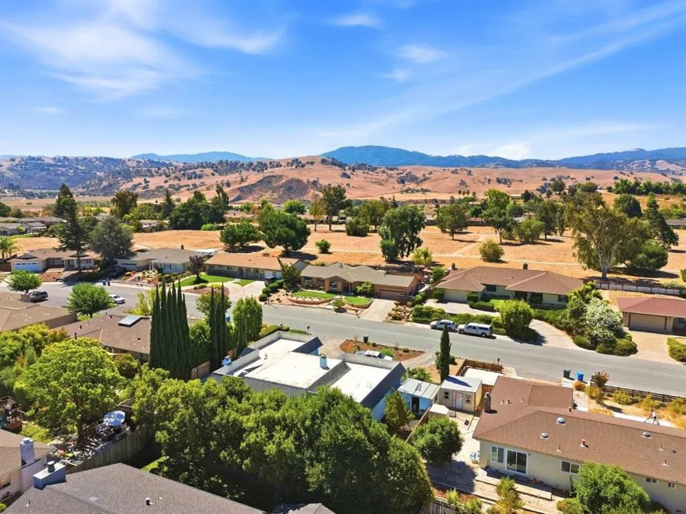 400 Donald Drive Hollister, CA 95023