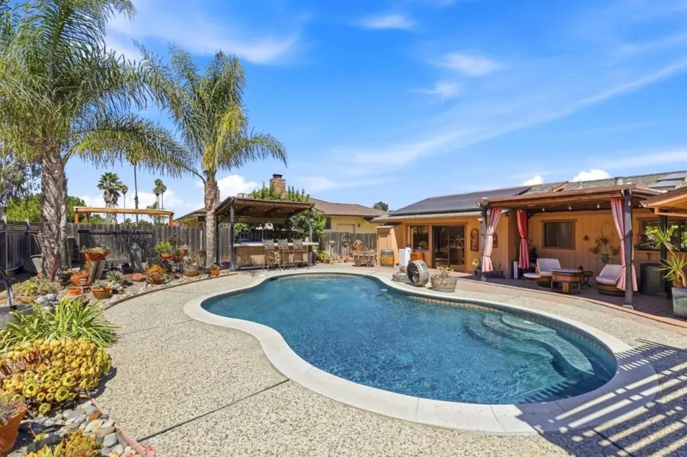 400 Donald Drive Hollister, CA 95023