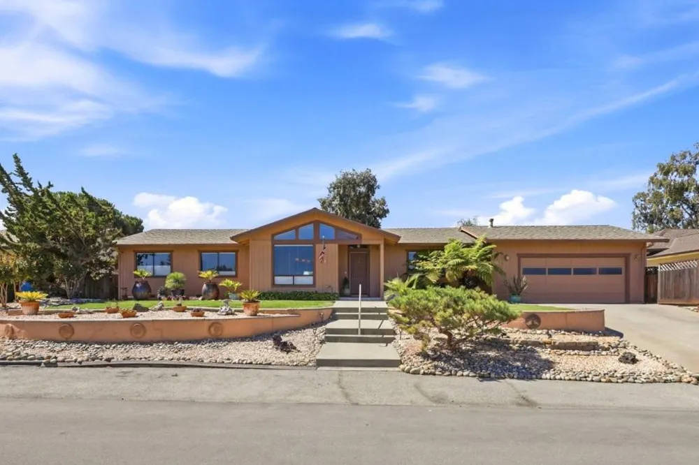 400 Donald Drive Hollister, CA 95023