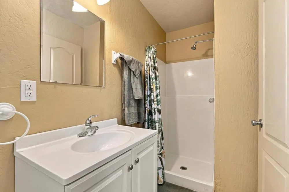 400 Donald Drive Hollister, CA 95023