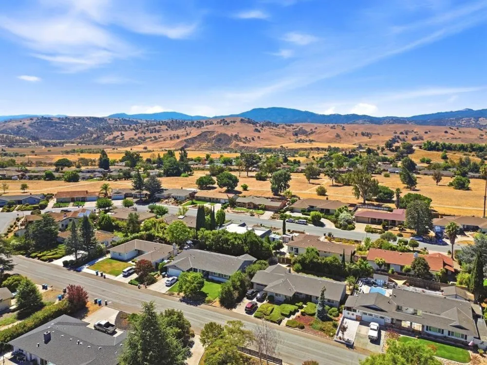 400 Donald Drive Hollister, CA 95023