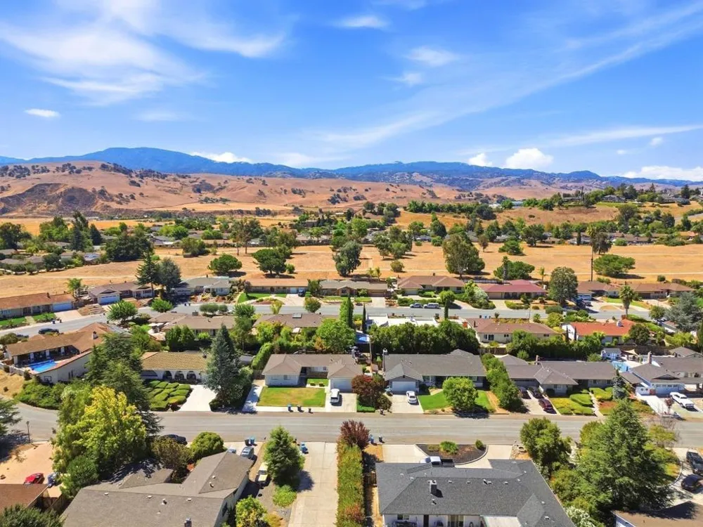 400 Donald Drive Hollister, CA 95023