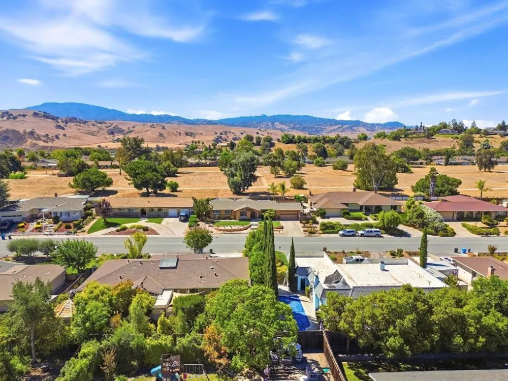 400 Donald Drive Hollister, CA 95023