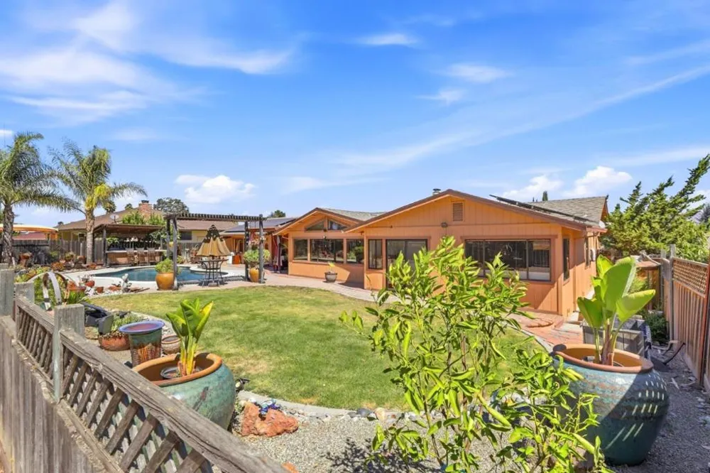 400 Donald Drive Hollister, CA 95023