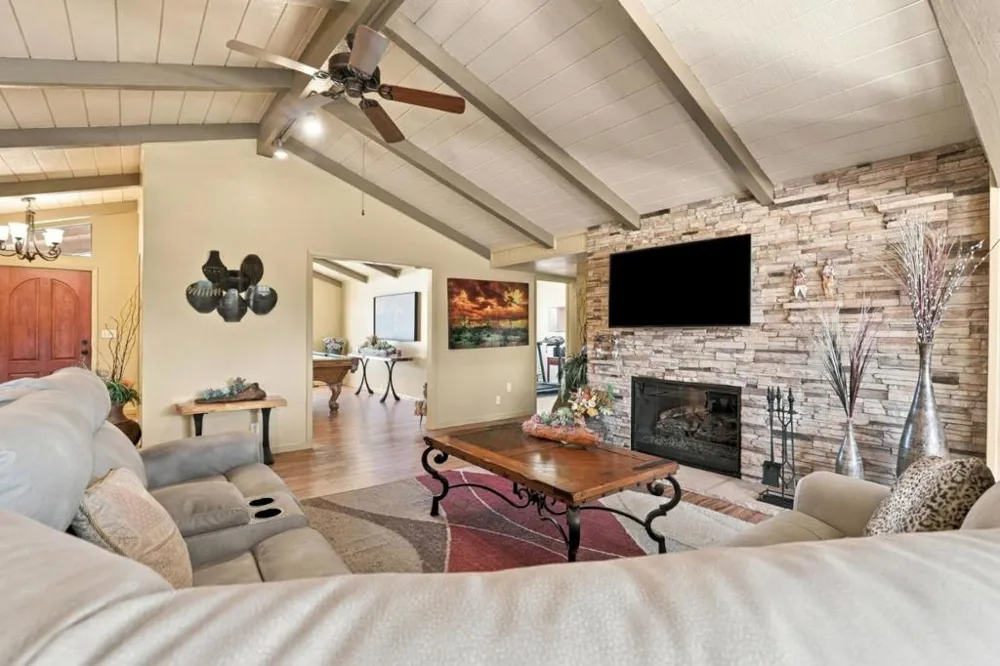400 Donald Drive Hollister, CA 95023