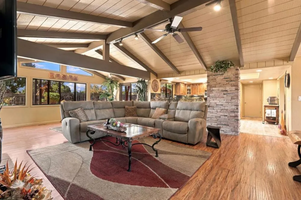 400 Donald Drive Hollister, CA 95023