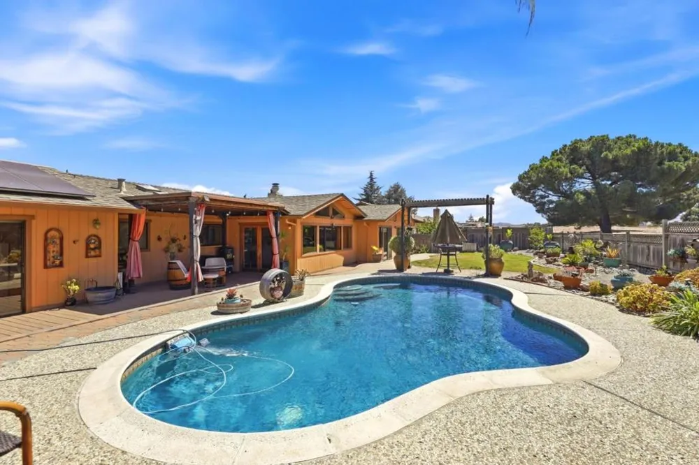400 Donald Drive Hollister, CA 95023