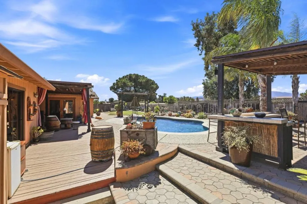400 Donald Drive Hollister, CA 95023