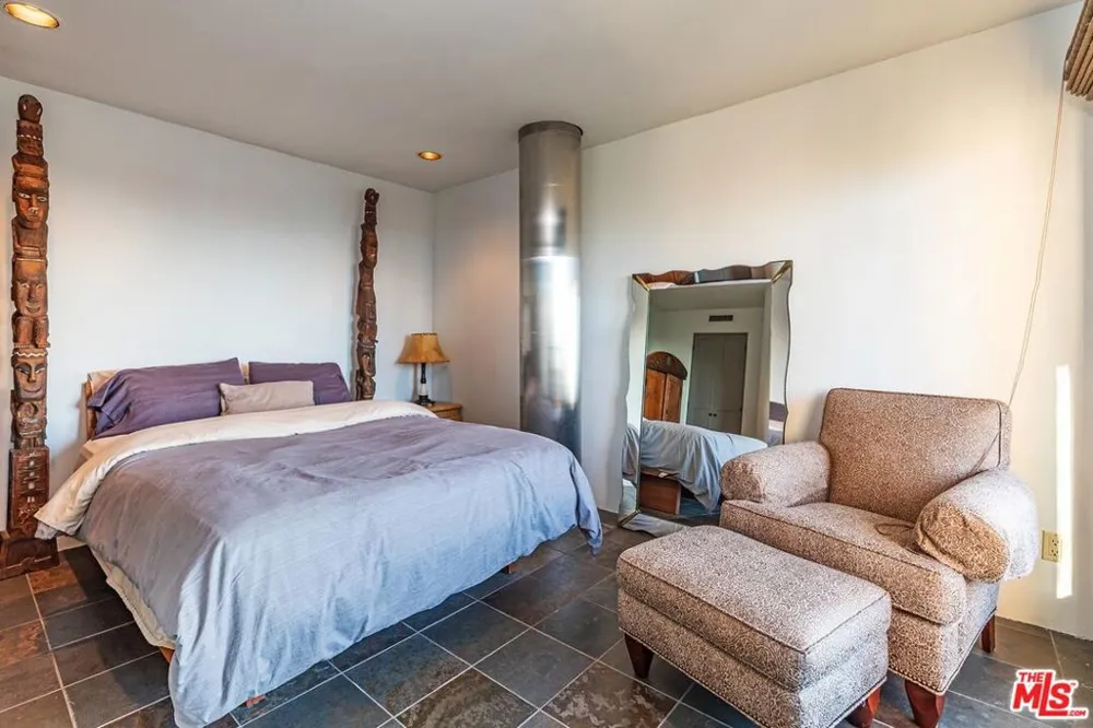 14701 Mulholland Drive Los Angeles, CA 90077