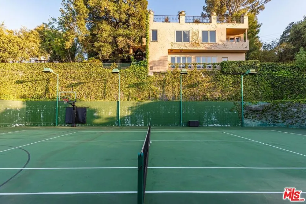 14701 Mulholland Drive Los Angeles, CA 90077