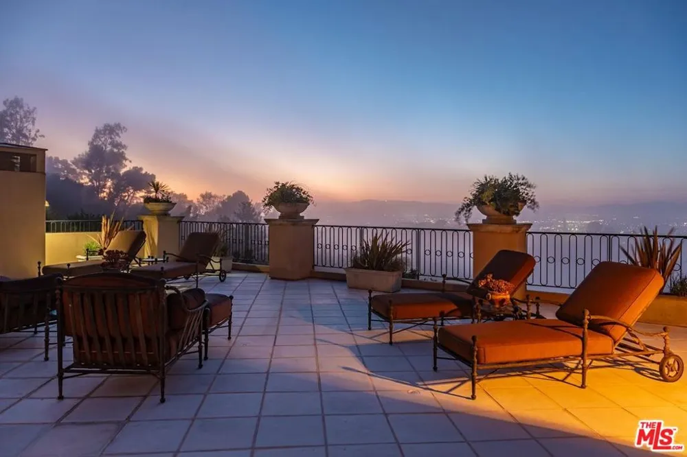 14701 Mulholland Drive Los Angeles, CA 90077