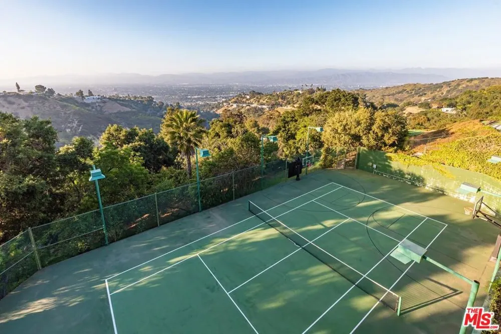 14701 Mulholland Drive Los Angeles, CA 90077
