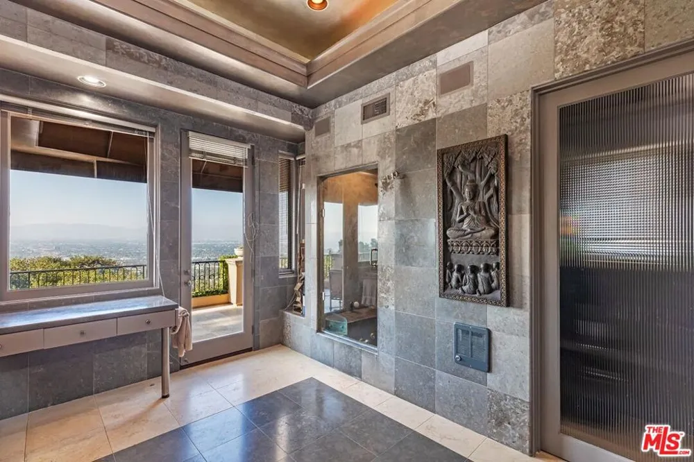 14701 Mulholland Drive Los Angeles, CA 90077
