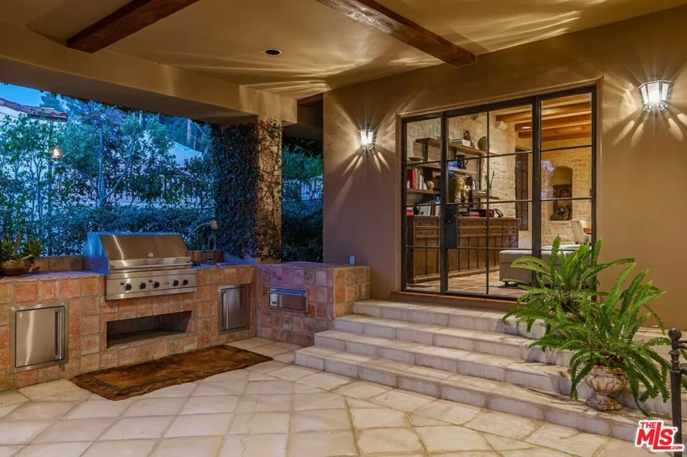 14701 Mulholland Drive Los Angeles, CA 90077