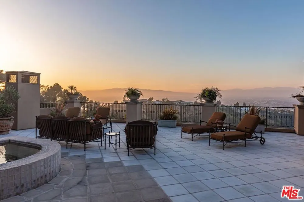 14701 Mulholland Drive Los Angeles, CA 90077