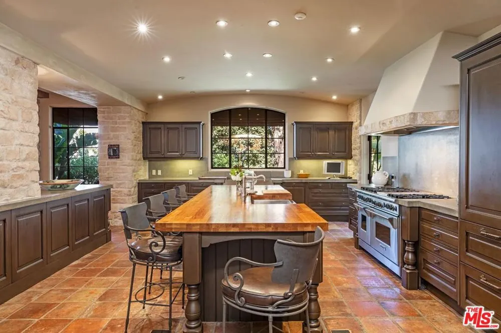 14701 Mulholland Drive Los Angeles, CA 90077