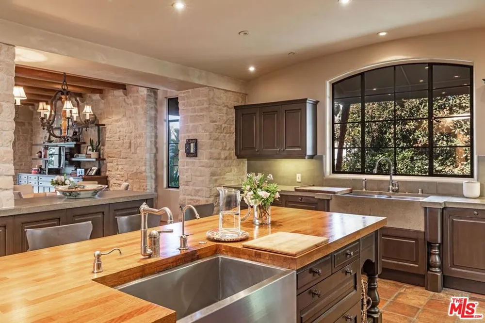 14701 Mulholland Drive Los Angeles, CA 90077