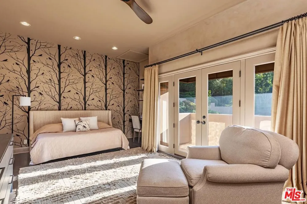 14701 Mulholland Drive Los Angeles, CA 90077
