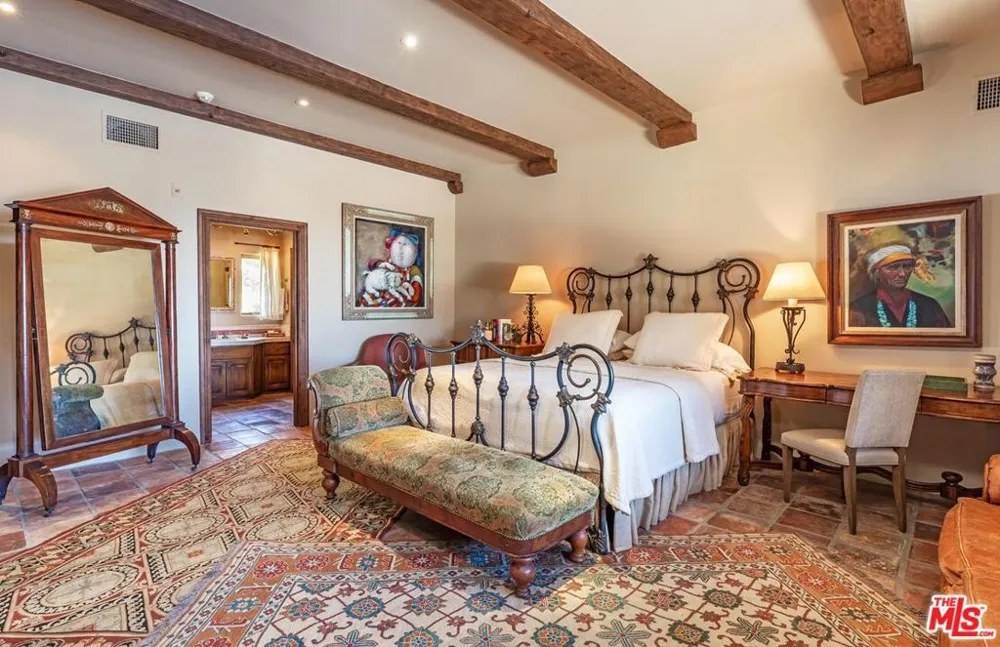14701 Mulholland Drive Los Angeles, CA 90077