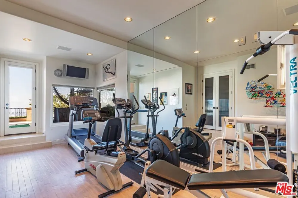 14701 Mulholland Drive Los Angeles, CA 90077