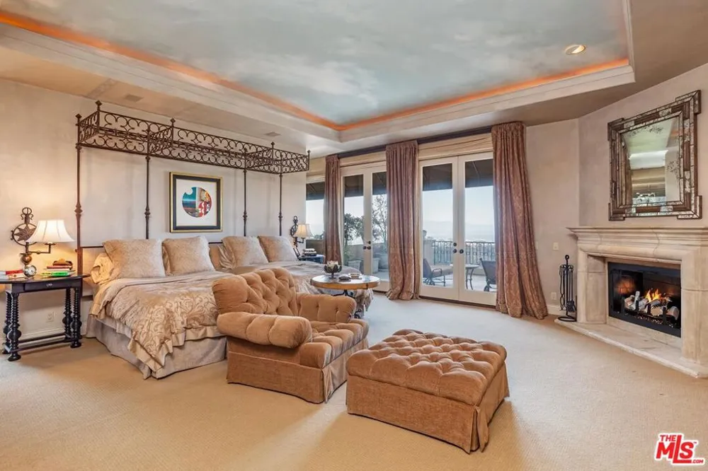 14701 Mulholland Drive Los Angeles, CA 90077