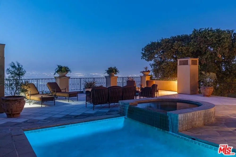 14701 Mulholland Drive Los Angeles, CA 90077