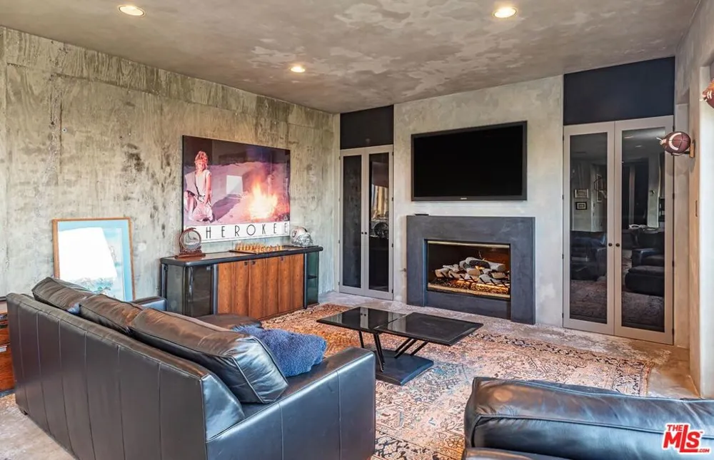 14701 Mulholland Drive Los Angeles, CA 90077