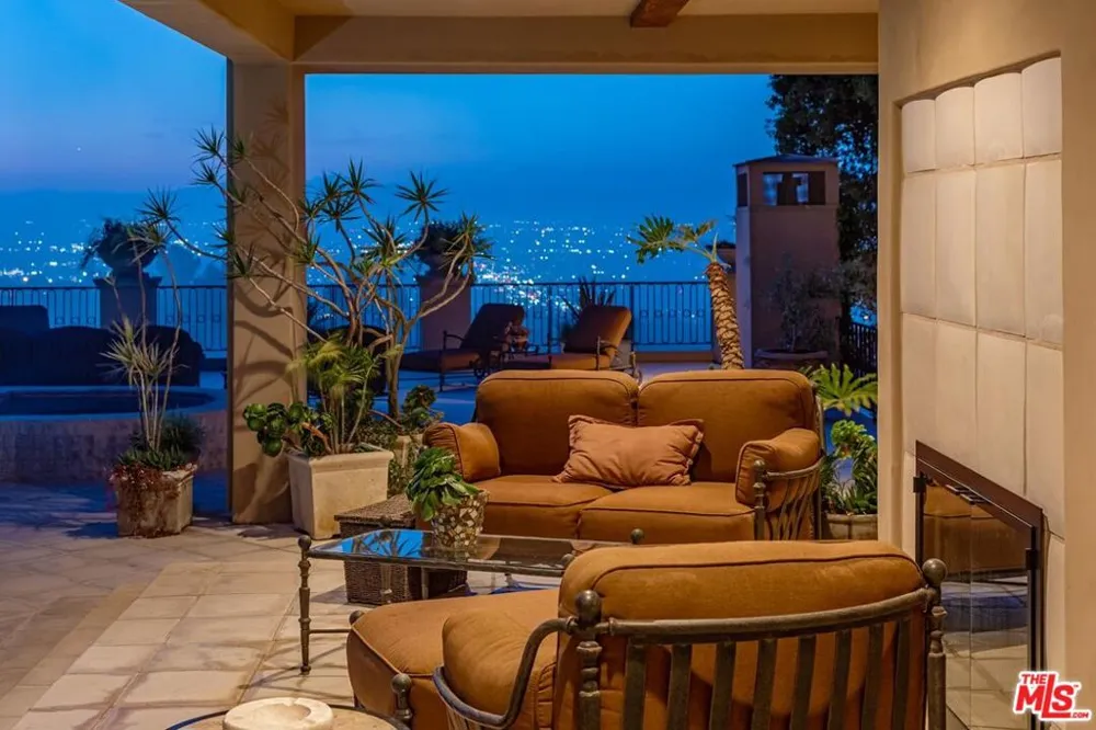 14701 Mulholland Drive Los Angeles, CA 90077