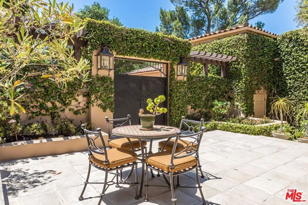 14701 Mulholland Drive Los Angeles, CA 90077