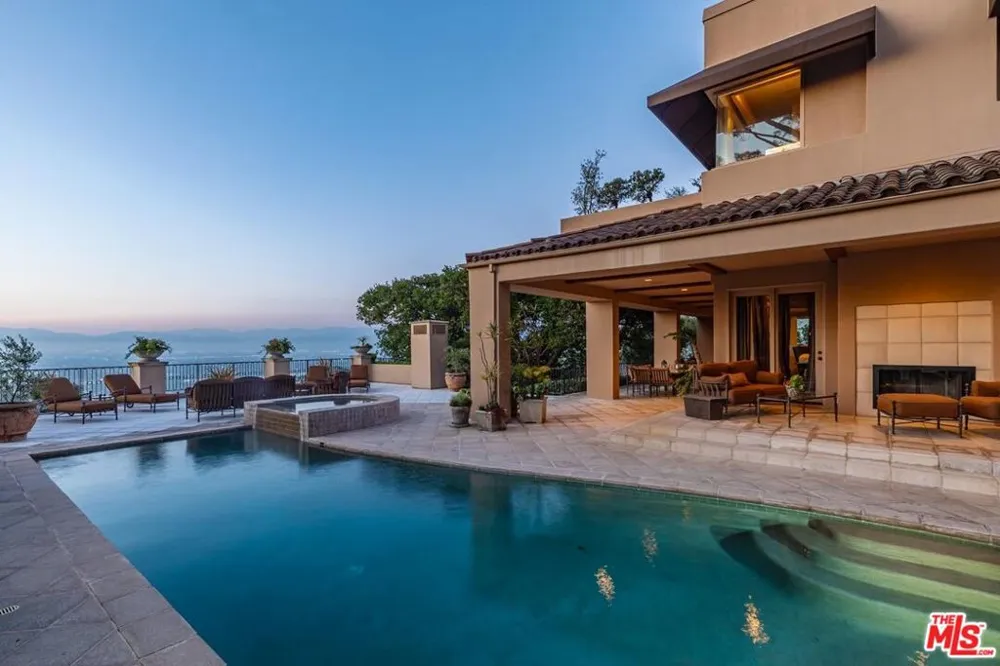 14701 Mulholland Drive Los Angeles, CA 90077
