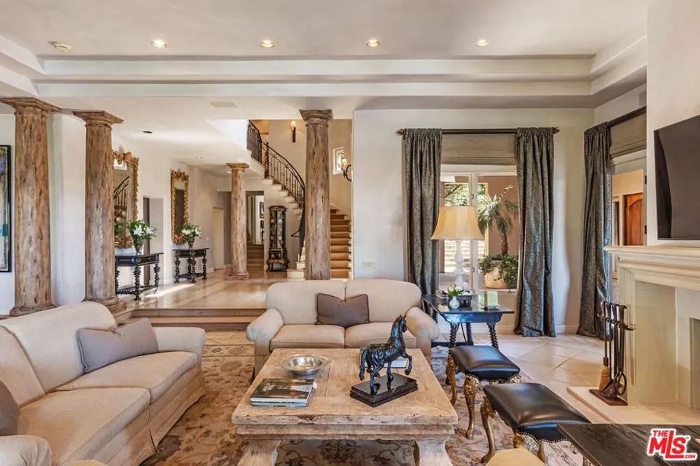 14701 Mulholland Drive Los Angeles, CA 90077
